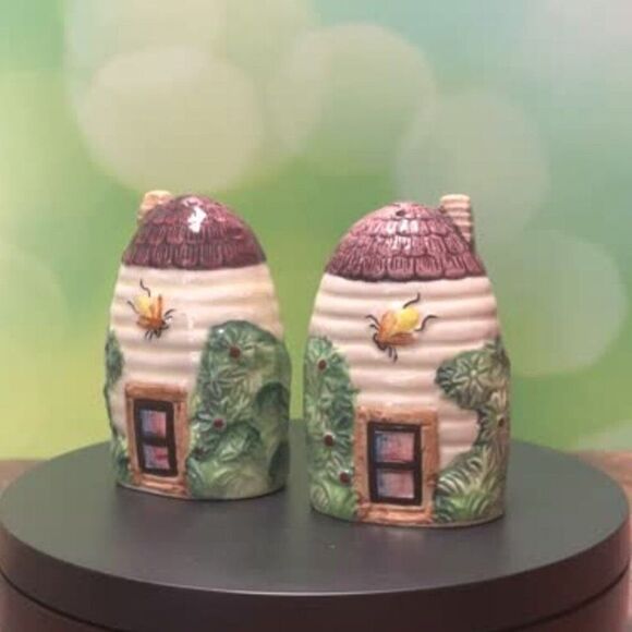 Vintage 1940s Murutomoware Bee Hive Cottage Salt & Pepper Shakers - Picture 2 of 9